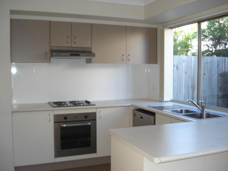 32 Johnston Street, Carina QLD 4152