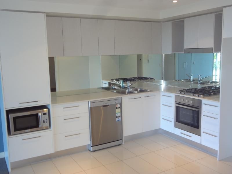 430 Marine Parade, Biggera Waters QLD 4216