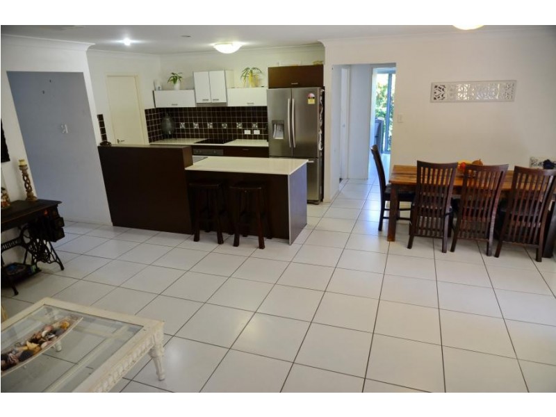 14 Whitsunday Pl, Redland Bay QLD 4165