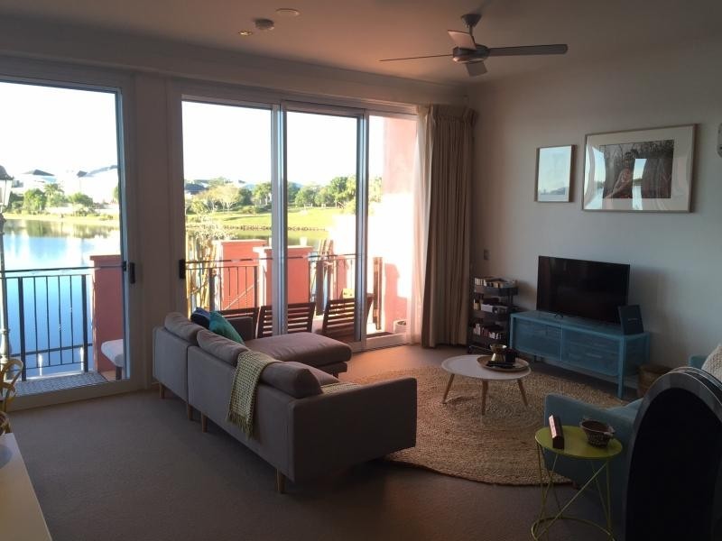 8 / 3030 The Boulevard, Carrara QLD 4211