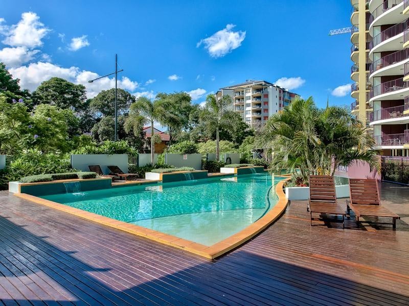 8 Land Street, Toowong QLD 4066