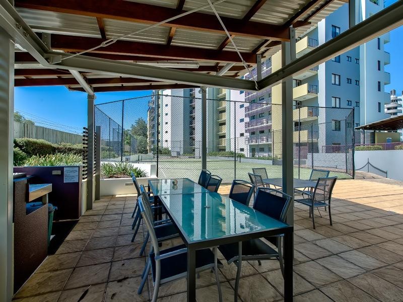 8 Land Street, Toowong QLD 4066