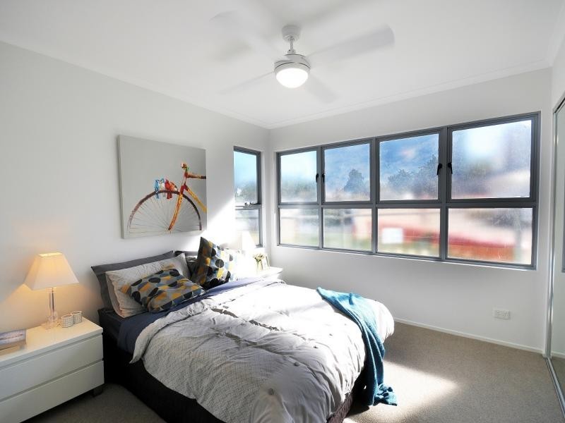 54 Slobodian Ave, Eight Mile Plains QLD 4113