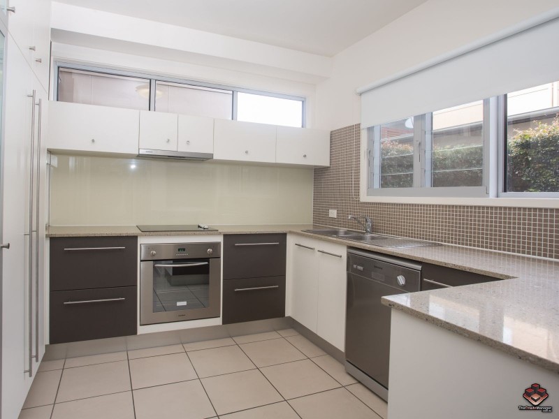 57/80 Moolyyir Steet, Urangan QLD 4655