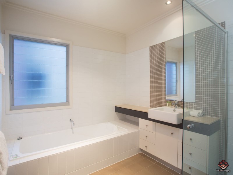 57/80 Moolyyir Steet, Urangan QLD 4655