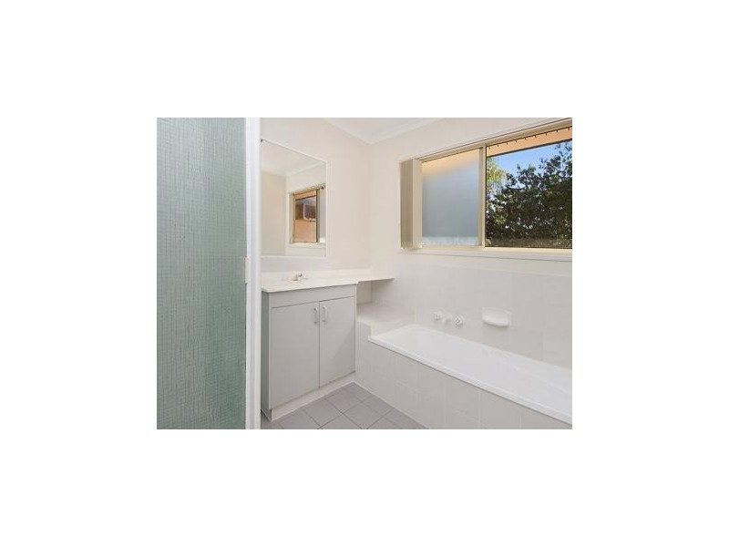 10 ADRIAN PLACE, Wishart QLD 4122