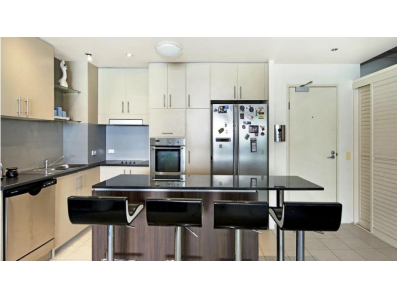 1011 MARINE PARADE, Labrador QLD 4215