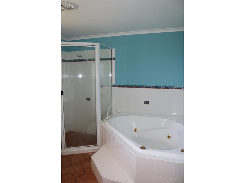 146 The Esplanade, Point Vernon QLD 4655