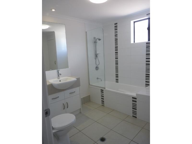 1/6-24 Henry Street, West End QLD 4810