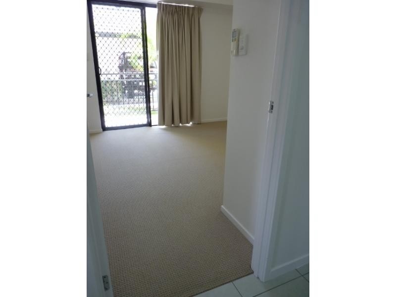 1/6-24 Henry Street, West End QLD 4810