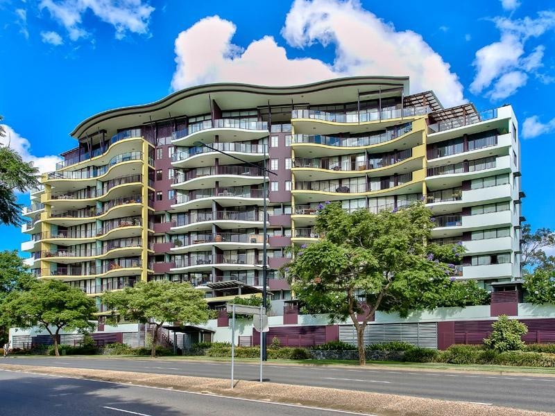 8 Land Street, Toowong QLD 4066
