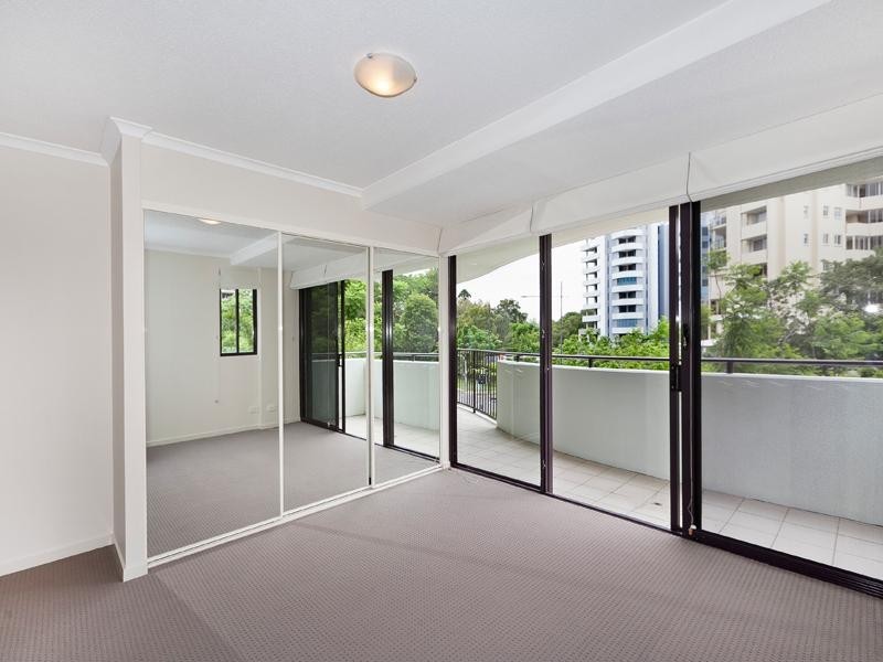 8 Land Street, Toowong QLD 4066