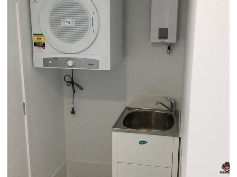 ID:3833205/ 8 WATERFORD COURT, Bundall QLD 4217