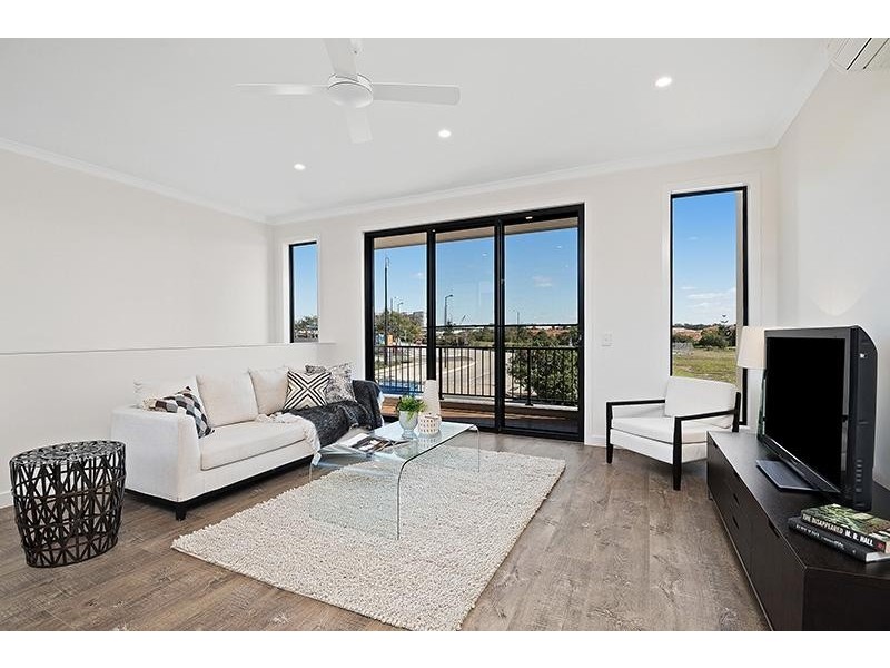 1 / 25 The Corso, North Lakes QLD 4509