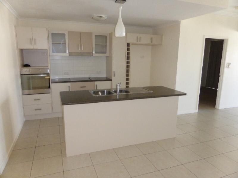 6-24 Henry Street, West End QLD 4810