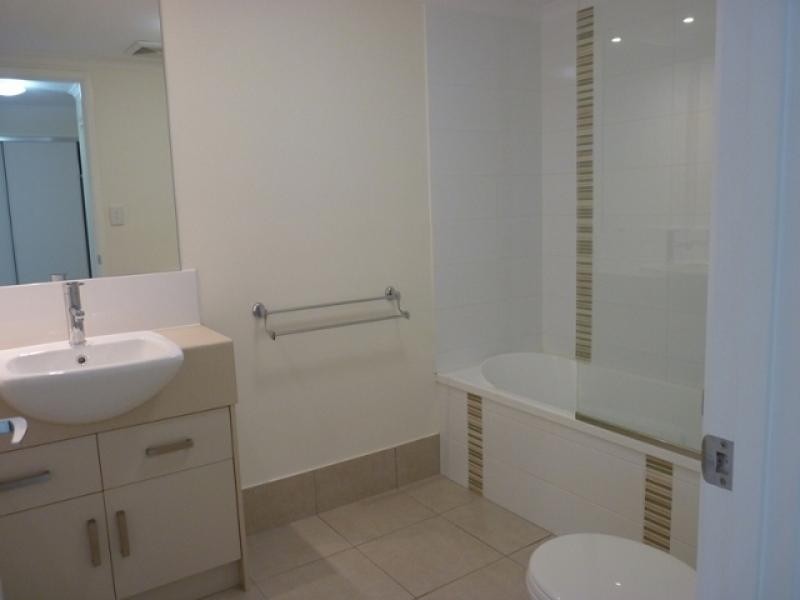 6-24 Henry Street, West End QLD 4810