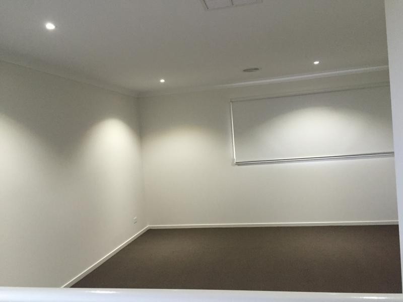 8 Pembridge Ave, Williams Landing VIC 3027