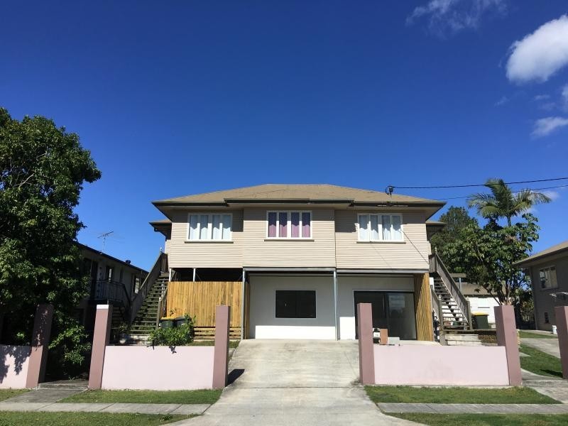 1/10 Flora Street, Greenslopes QLD 4120