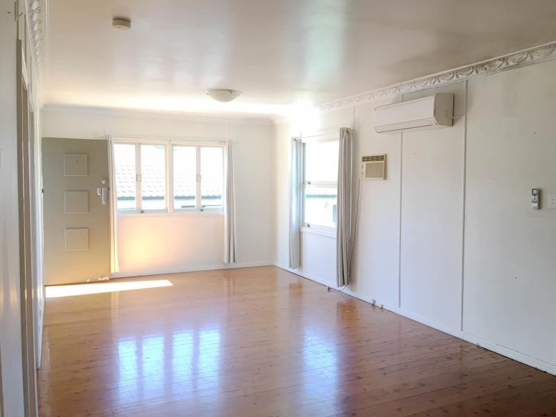 1/10 Flora Street, Greenslopes QLD 4120