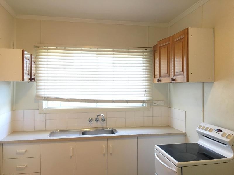 1/10 Flora Street, Greenslopes QLD 4120