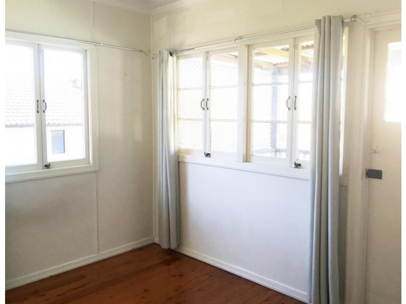 1/10 Flora Street, Greenslopes QLD 4120