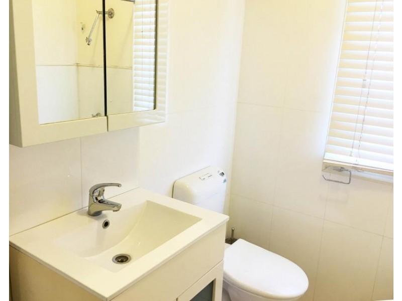 1/10 Flora Street, Greenslopes QLD 4120