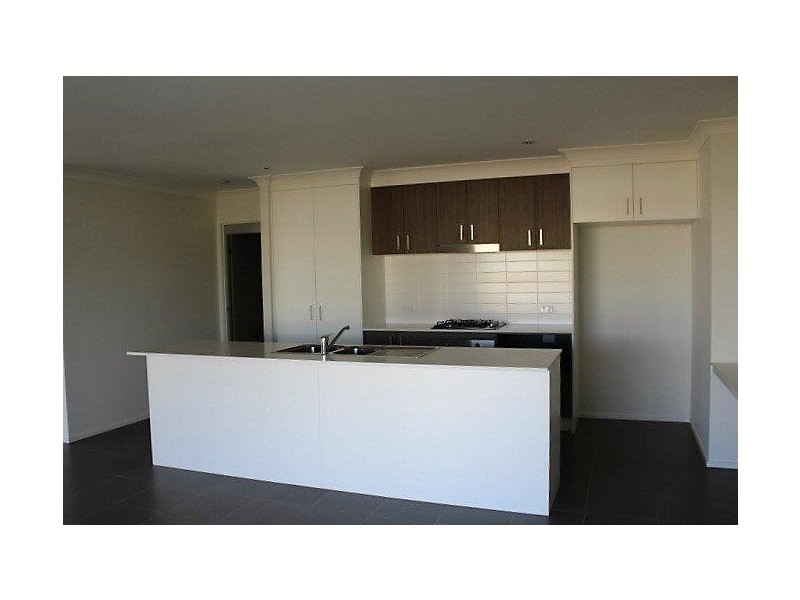 11 O’Connell Pde, Pialba QLD 4655