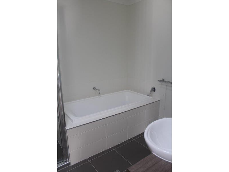 11 O’Connell Pde, Pialba QLD 4655