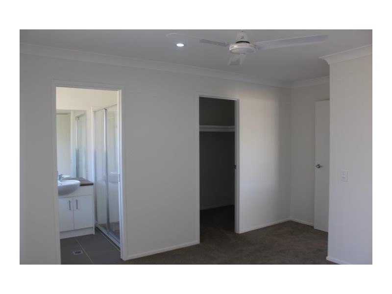11 O’Connell Pde, Pialba QLD 4655