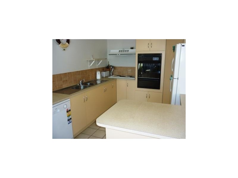 11/13 Pulgul Street, Urangan QLD 4655