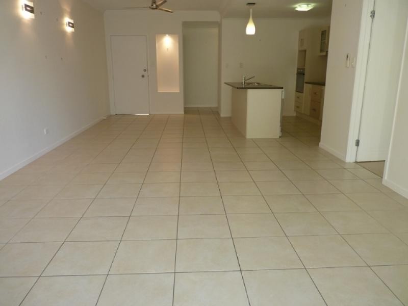 1 /6-24 Henry Street, West End QLD 4810