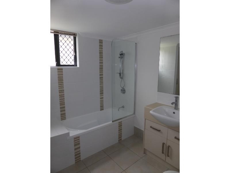 1 /6-24 Henry Street, West End QLD 4810