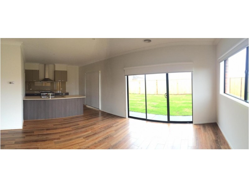 8 Pembridge Ave, Williams Landing VIC 3027