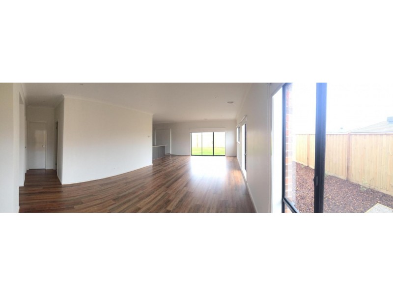 8 Pembridge Ave, Williams Landing VIC 3027