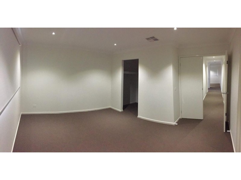 8 Pembridge Ave, Williams Landing VIC 3027