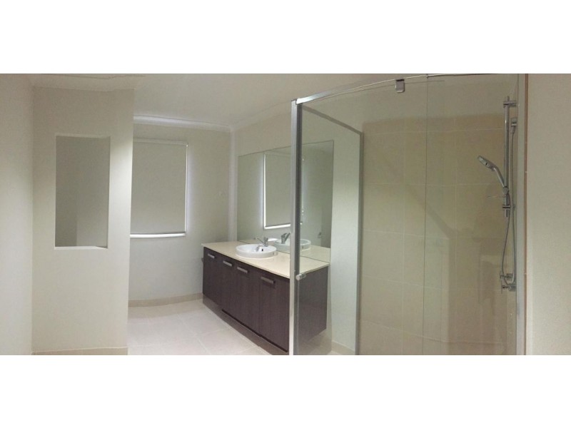 8 Pembridge Ave, Williams Landing VIC 3027