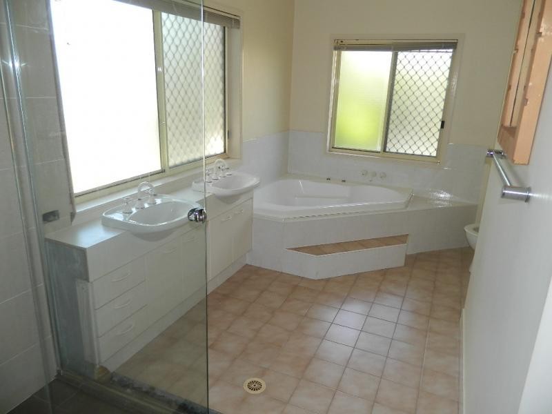 Hope Island QLD 4212
