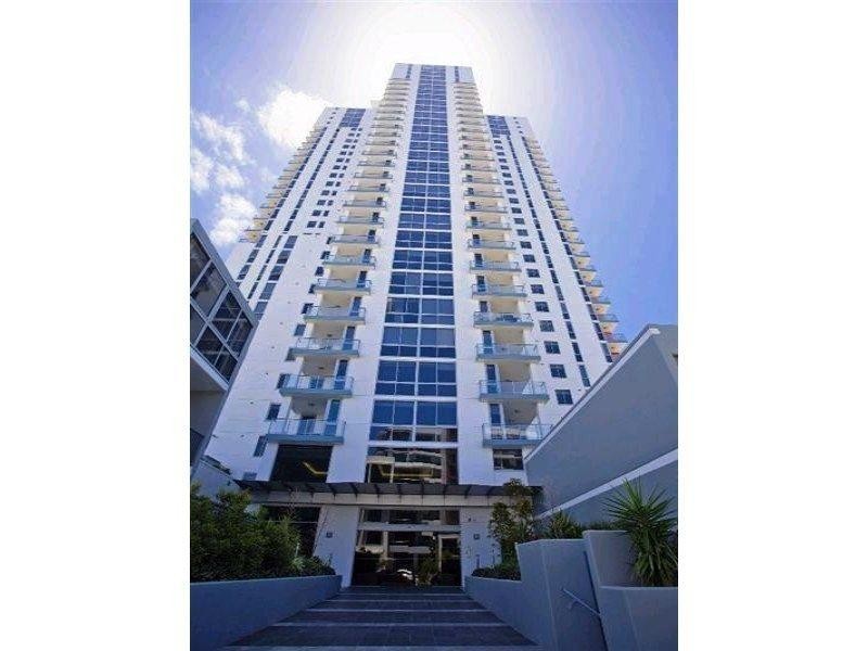 4 Como Crescent, Southport QLD 4215