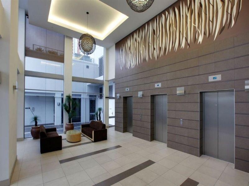 4 Como Crescent, Southport QLD 4215