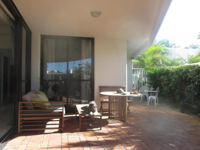 GS/7 Oatland Esplanade, Runaway Bay QLD 4216