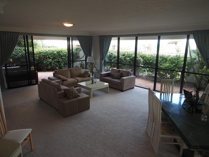 GS/7 Oatland Esplanade, Runaway Bay QLD 4216