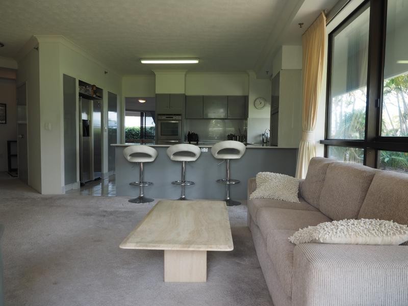 GS/7 Oatland Esplanade, Runaway Bay QLD 4216