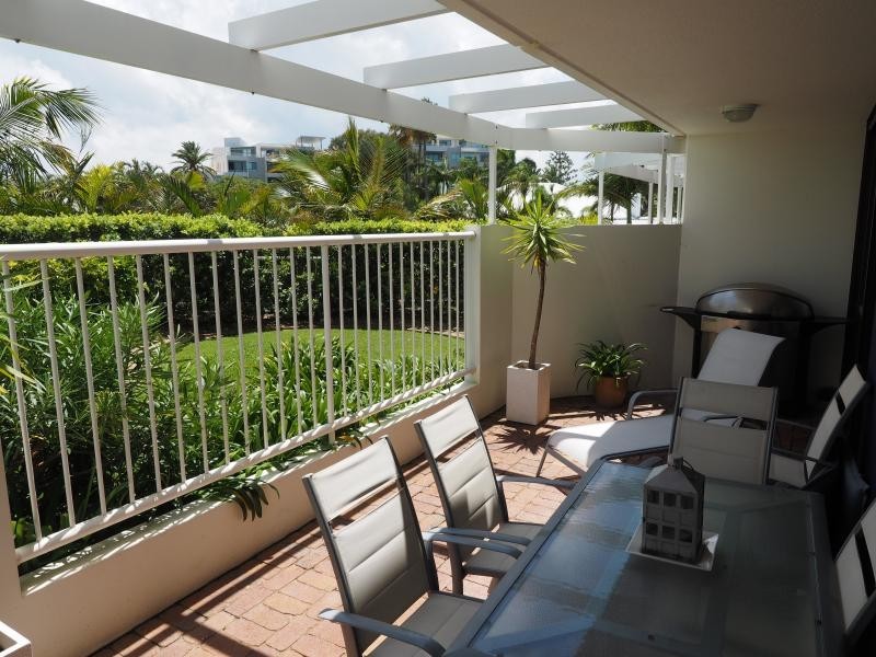 GS/7 Oatland Esplanade, Runaway Bay QLD 4216