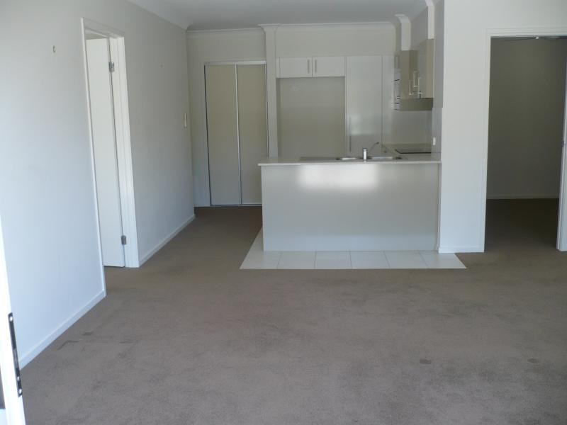 UNIT  29 / 28 CASTELLO CIRCUIT, Varsity Lakes QLD 4227