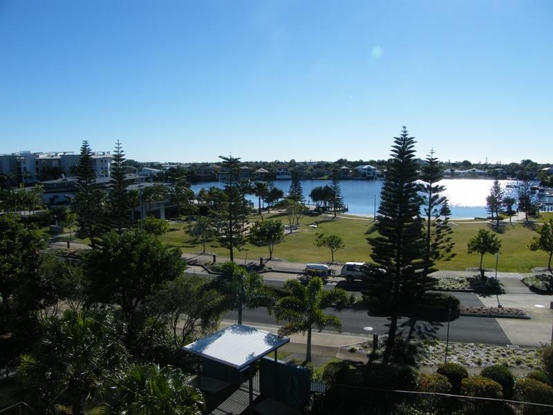 57 / 4 Grand Parade, Parrearra QLD 4575