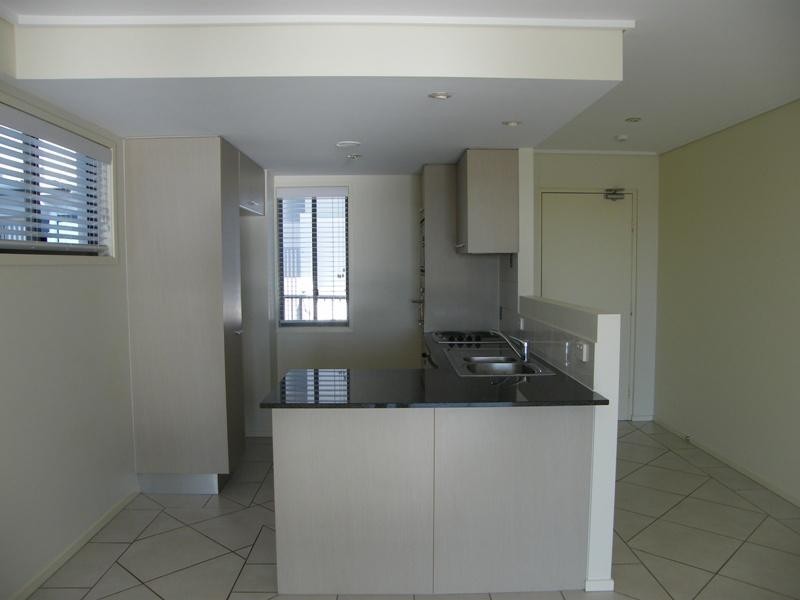 57 / 4 Grand Parade, Parrearra QLD 4575