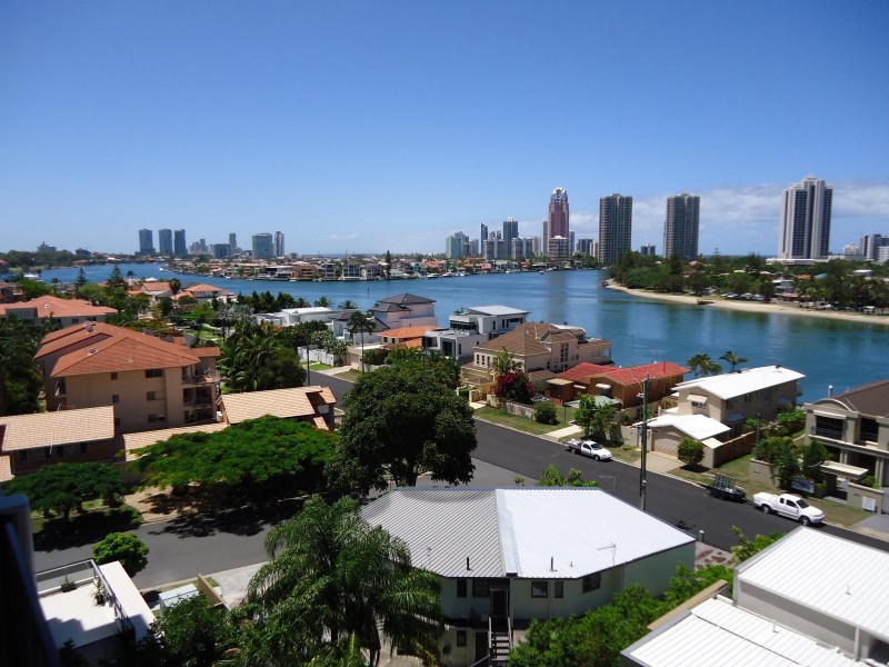53 Darrambal, Chevron Island QLD 4217