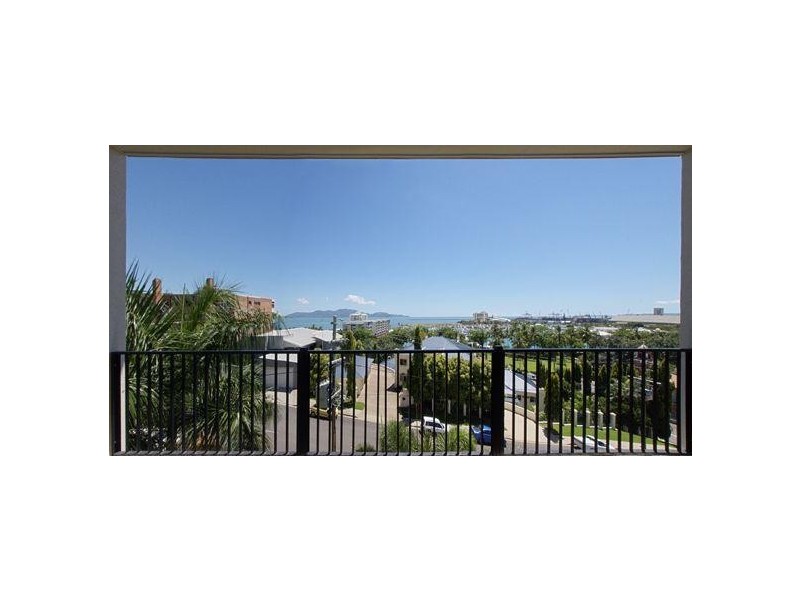 9/2A Cleveland Terrace, Townsville City QLD 4810
