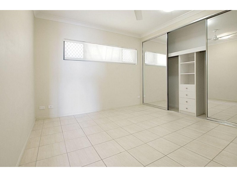9/2A Cleveland Terrace, Townsville City QLD 4810