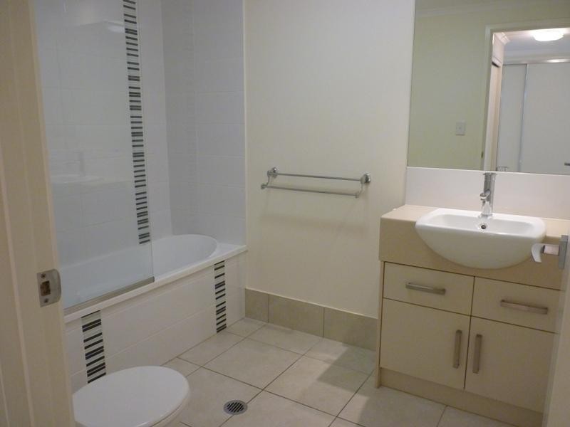 1/6-24 Henry Street, West End QLD 4810